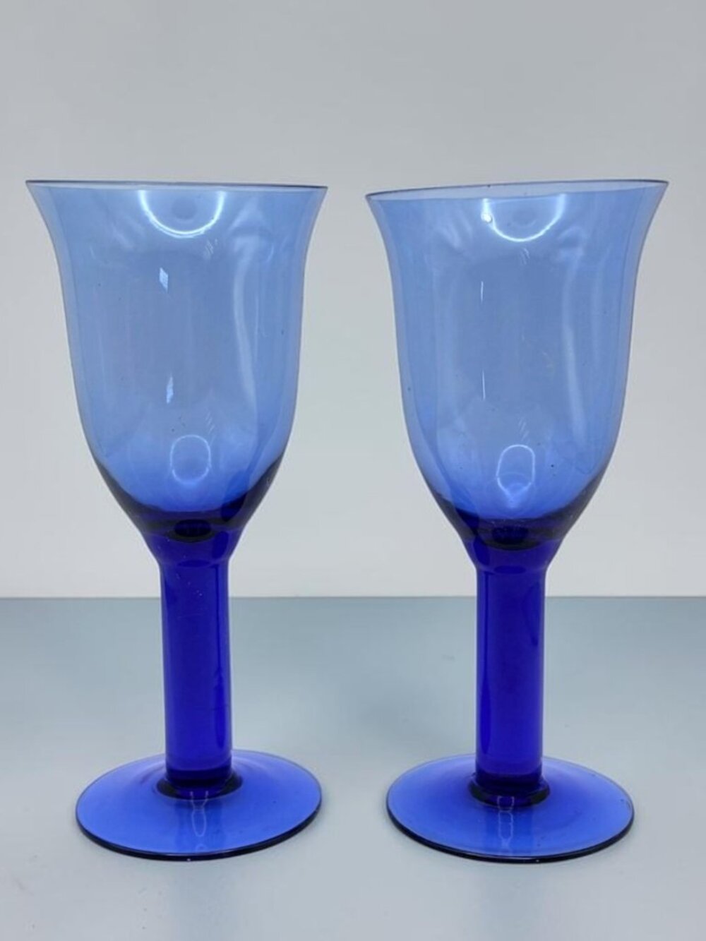 Set of 2 Blue Glass Wine Water Goblets Tall Straight Stem Flared Rim 7.25"